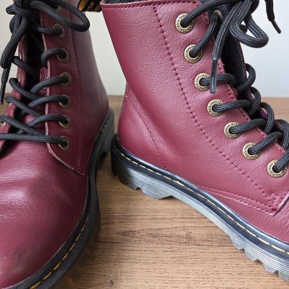 EUC DR MARTENS AIRWAIR MAROON LACE UP BOOTS SIZE US 6 WOMENS - Picture 7 of 16